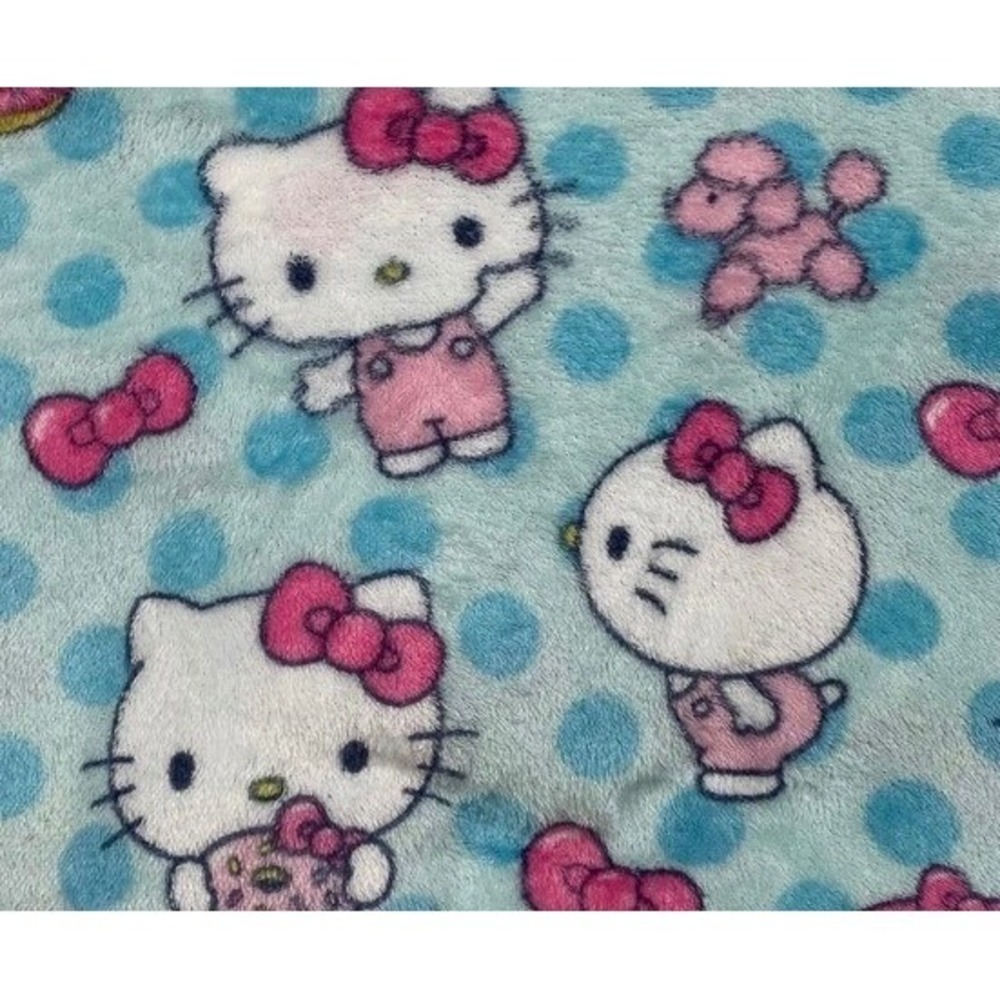 Hello Kitty Blanket - Picture 4 of 4